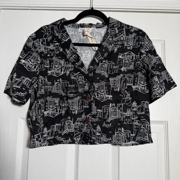 Black & White City Graphic Button Up Crop Top Vacation Street wear Summer - Picture 1 of 3